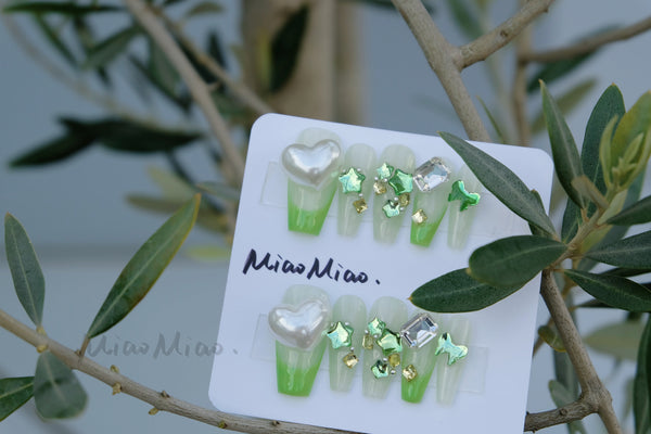 Apple Green French Manicure 10pcs Salon-quality Handmade Press on Nails - Medium Length 绿苹果的味道中T