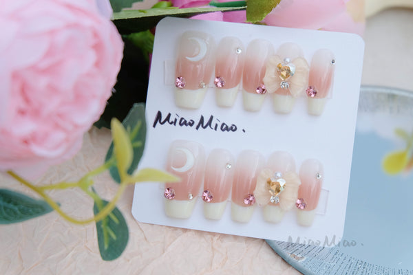 Sweet girl French Manicure 10pcs Salon-quality Handmade Press on Nails - Medium Length 【福利】甜美少女中T