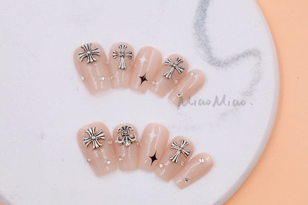 Nude Chrome Heart 10pcs Salon-quality Handmade Press on Nails - Short Length裸色短T